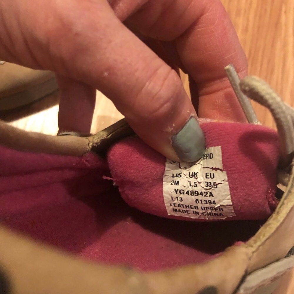 Used but in great condition girls Sperrys - Picture 7 of 7